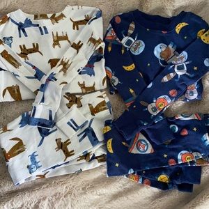 Lot of 2 long sleeve pajamas. Size 2T